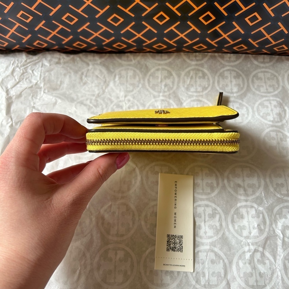 Tory Burch Emerson Mini Wallet Yarrow Gold Yellow - Picture 2 of 9